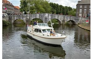 Nu te huur bij Waterfront Jachtcharter een Linssen Grand Sturdy 35 AC !